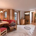 מלון Gallahaus 2*